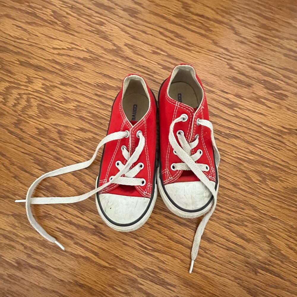 CONVERSE - red low top - toddler 9